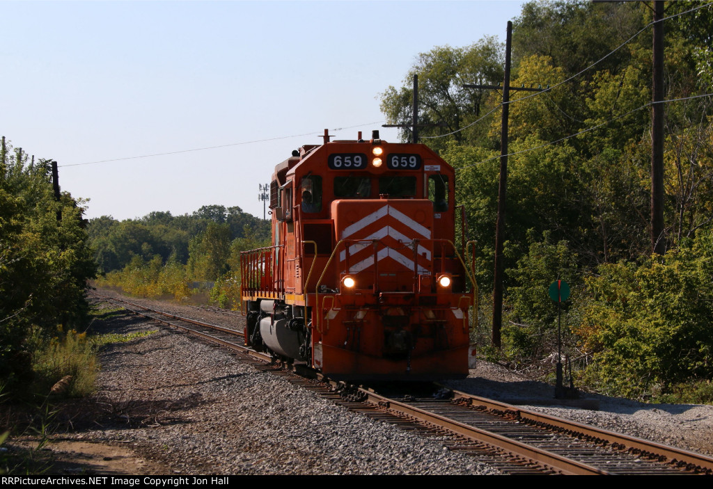 With the EJE 659, L513 heads up the Lake Orion Branch to retrieve some cars